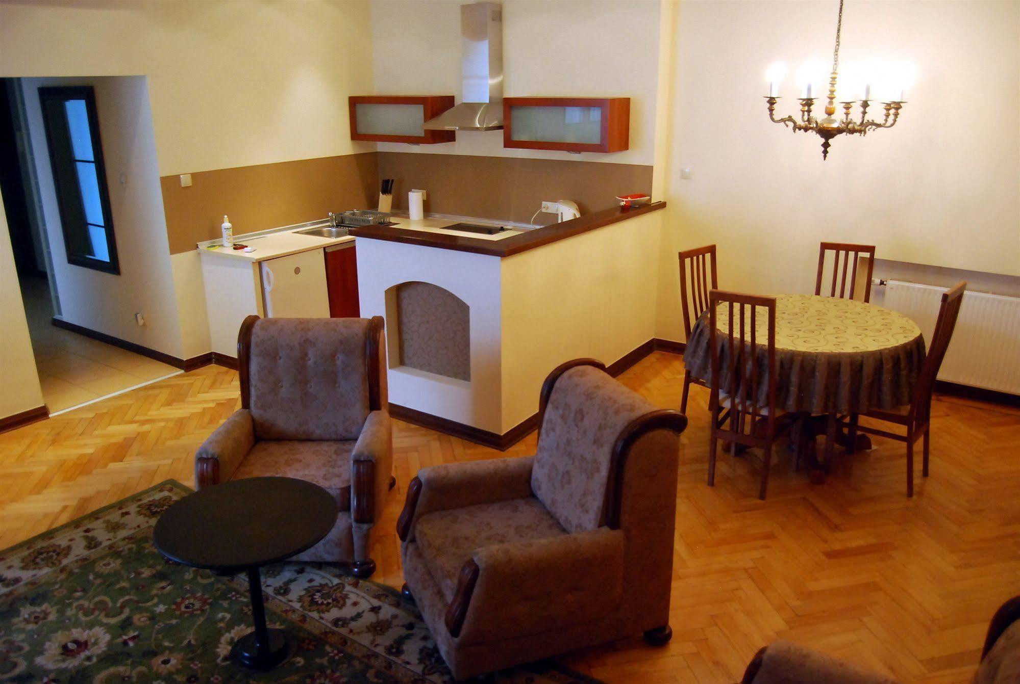 Home & Travel Лодзь Экстерьер фото